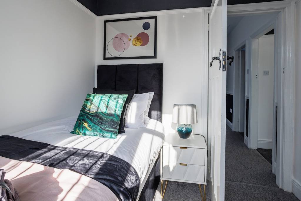 Serviced airbnb accommodation in Carmarthen